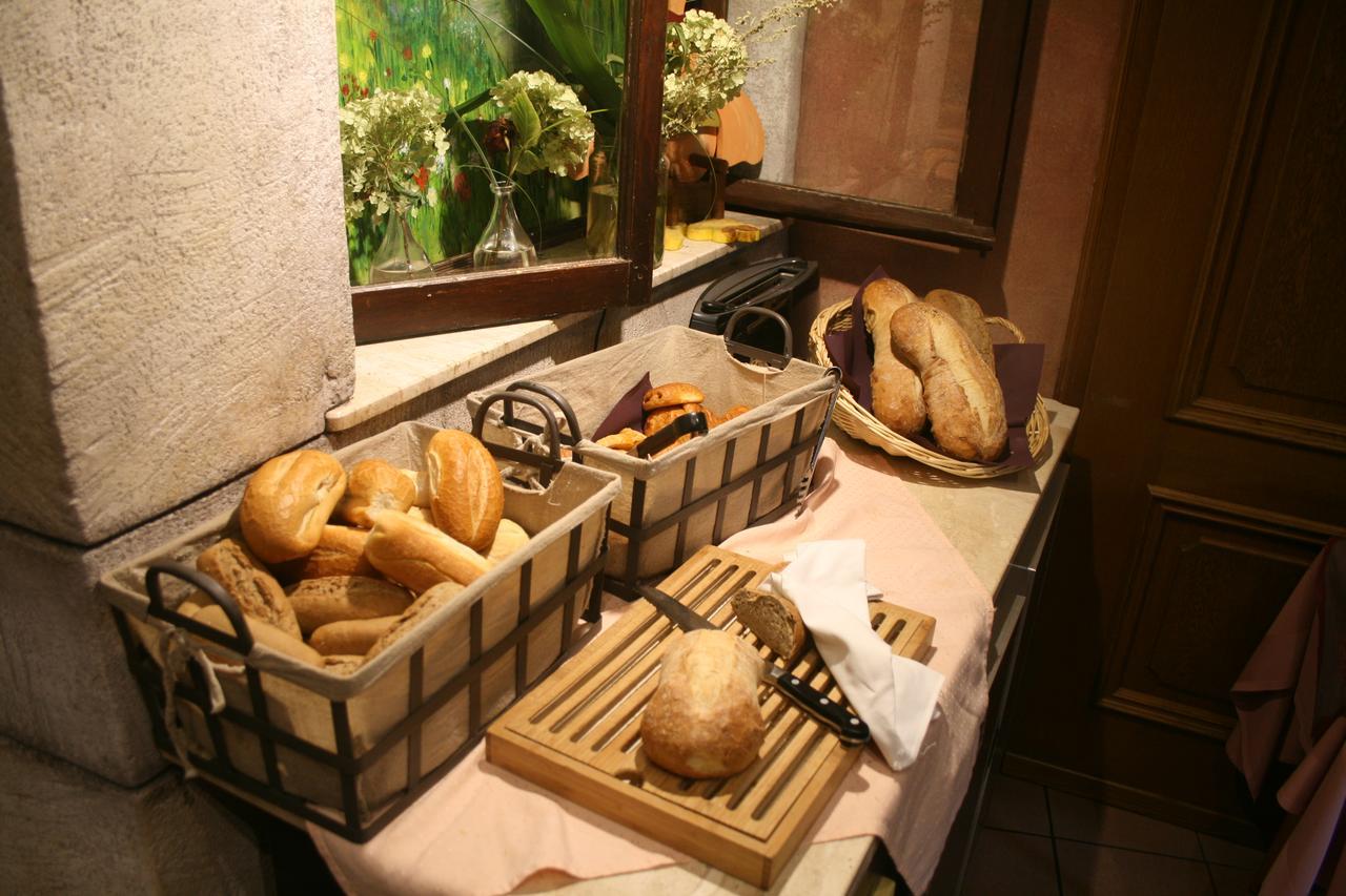 Logis Gourmet & Relax Hotel De La Sure เอส-ซัวร์-ซูร์ ภายนอก รูปภาพ