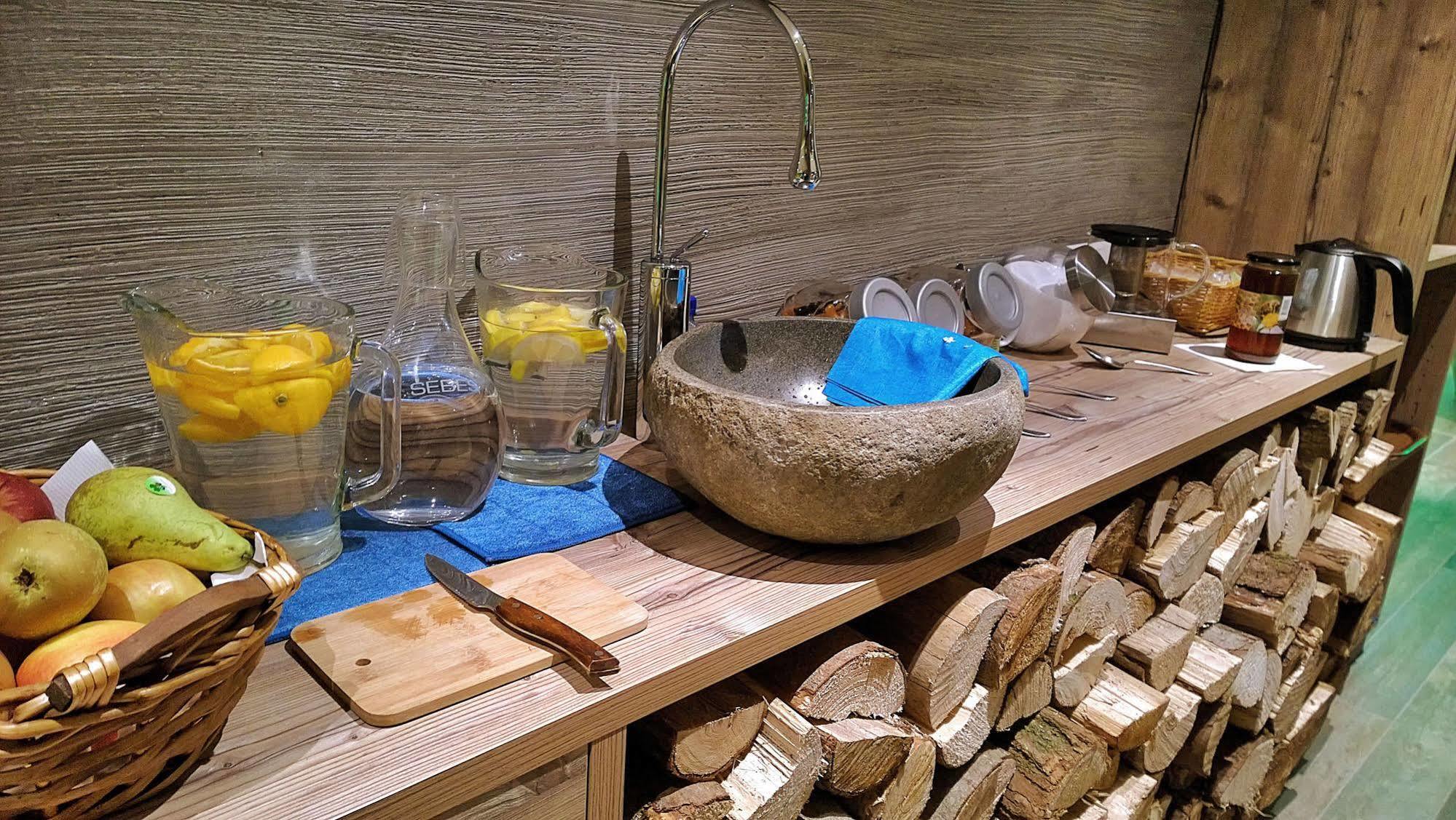 Logis Gourmet & Relax Hotel De La Sure เอส-ซัวร์-ซูร์ ภายนอก รูปภาพ